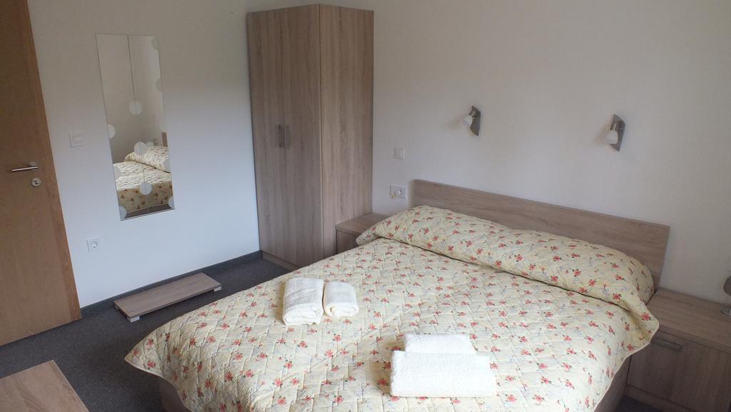 גרבובץ Guest House Ema מראה חיצוני תמונה