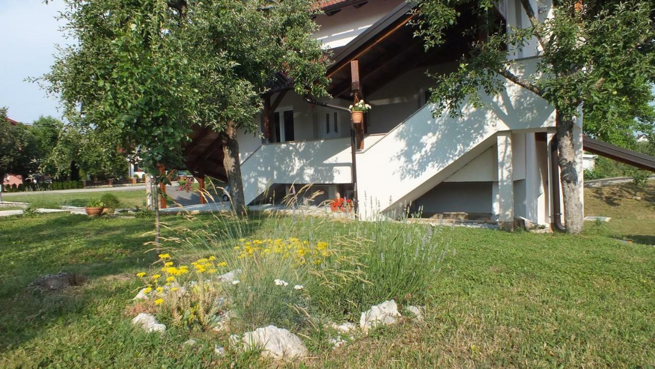 גרבובץ Guest House Ema מראה חיצוני תמונה